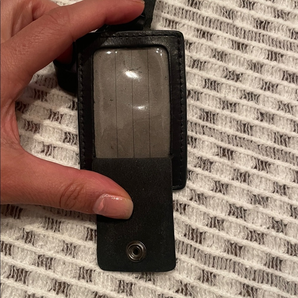 Tumi Black Leather Luggage Tag with Red Logo Accent - Picture 8 of 10